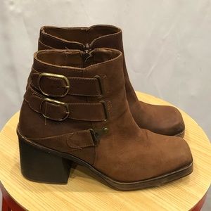 circles-ltd-shoes-circles-ltd-brown-chunky-heel-ankle-bootie-sz-9